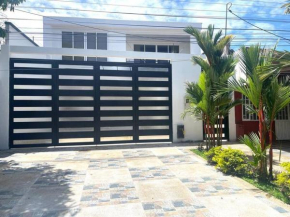 Casa con piscina en zona urbana - San Martín